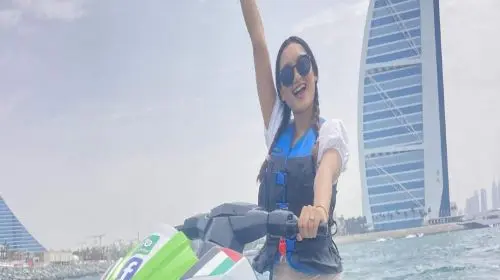 Dubai Burj Al Arab water scooter experience (includes media service and snacks) 10741, maximum 2 people per scooter Transport Passes in Dubai