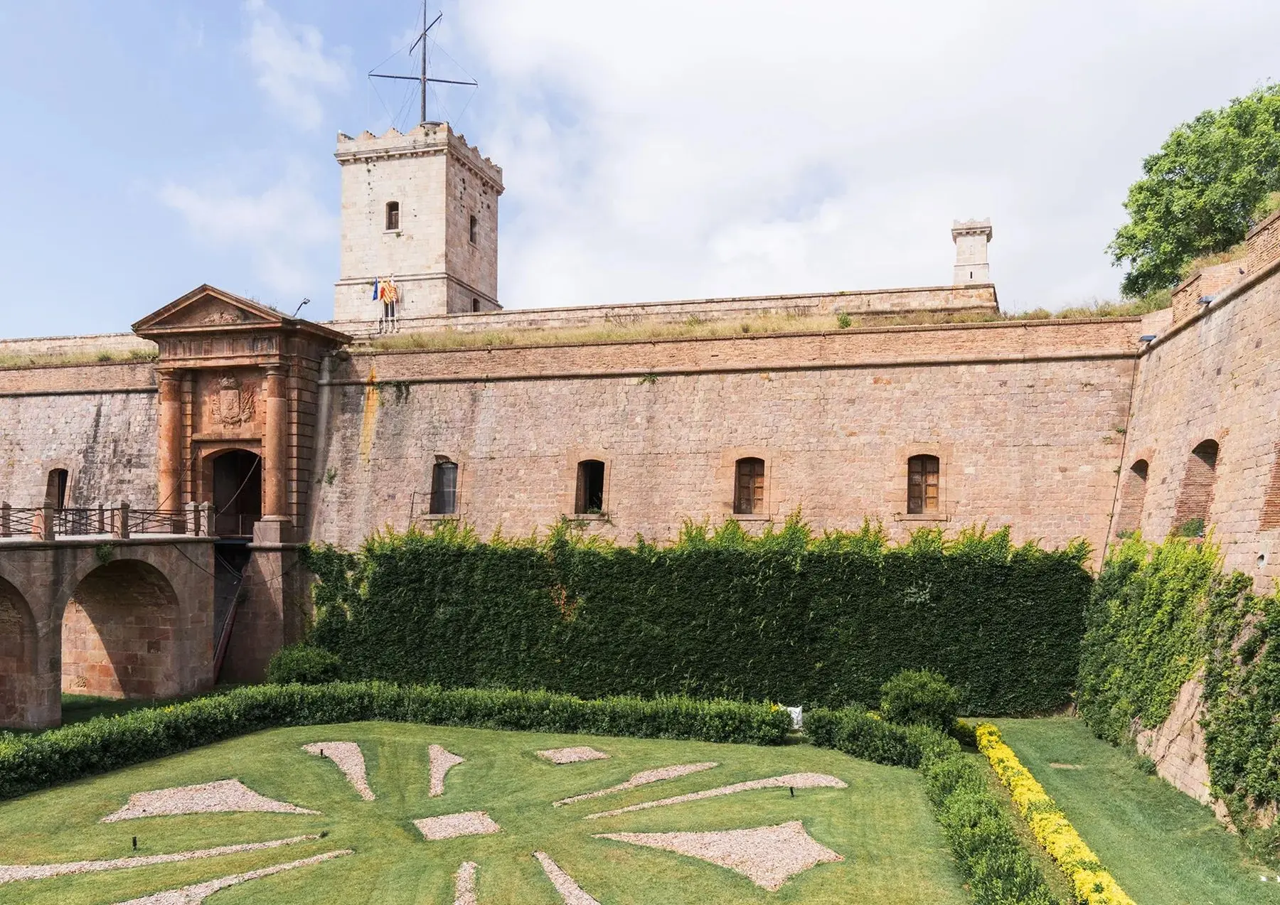 Panoramic Montjuic Private Walking Tour in Barcelona - Photo 5