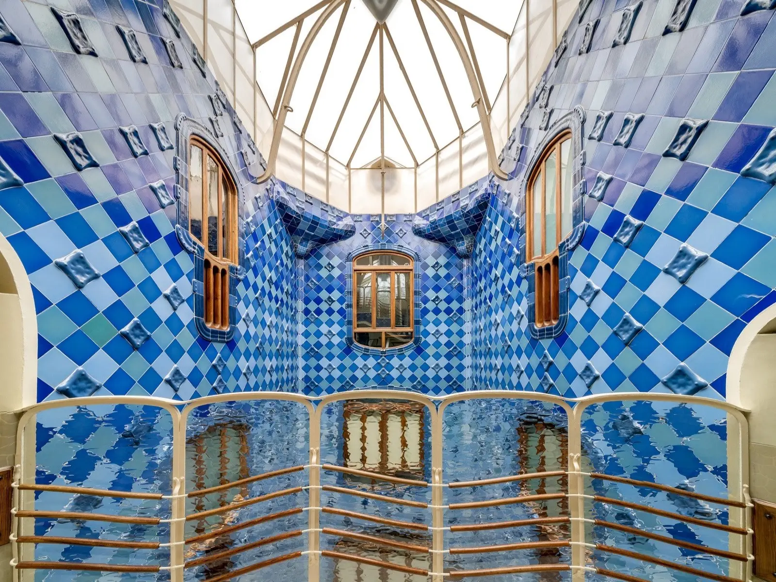 Entrance to Casa Batllo in Barcelona - Photo 4