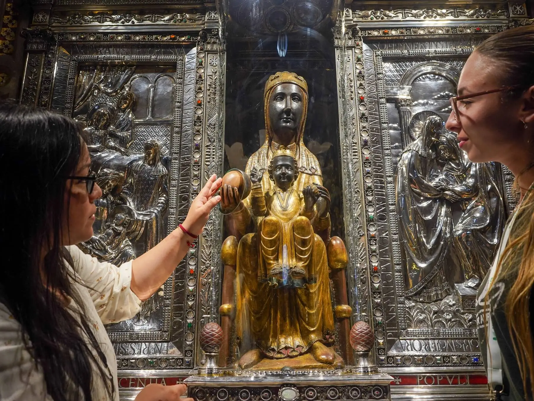 Montserrat Morning Tour with Cog-wheel Train & Priority Access to the Black Madonna in Barcelona