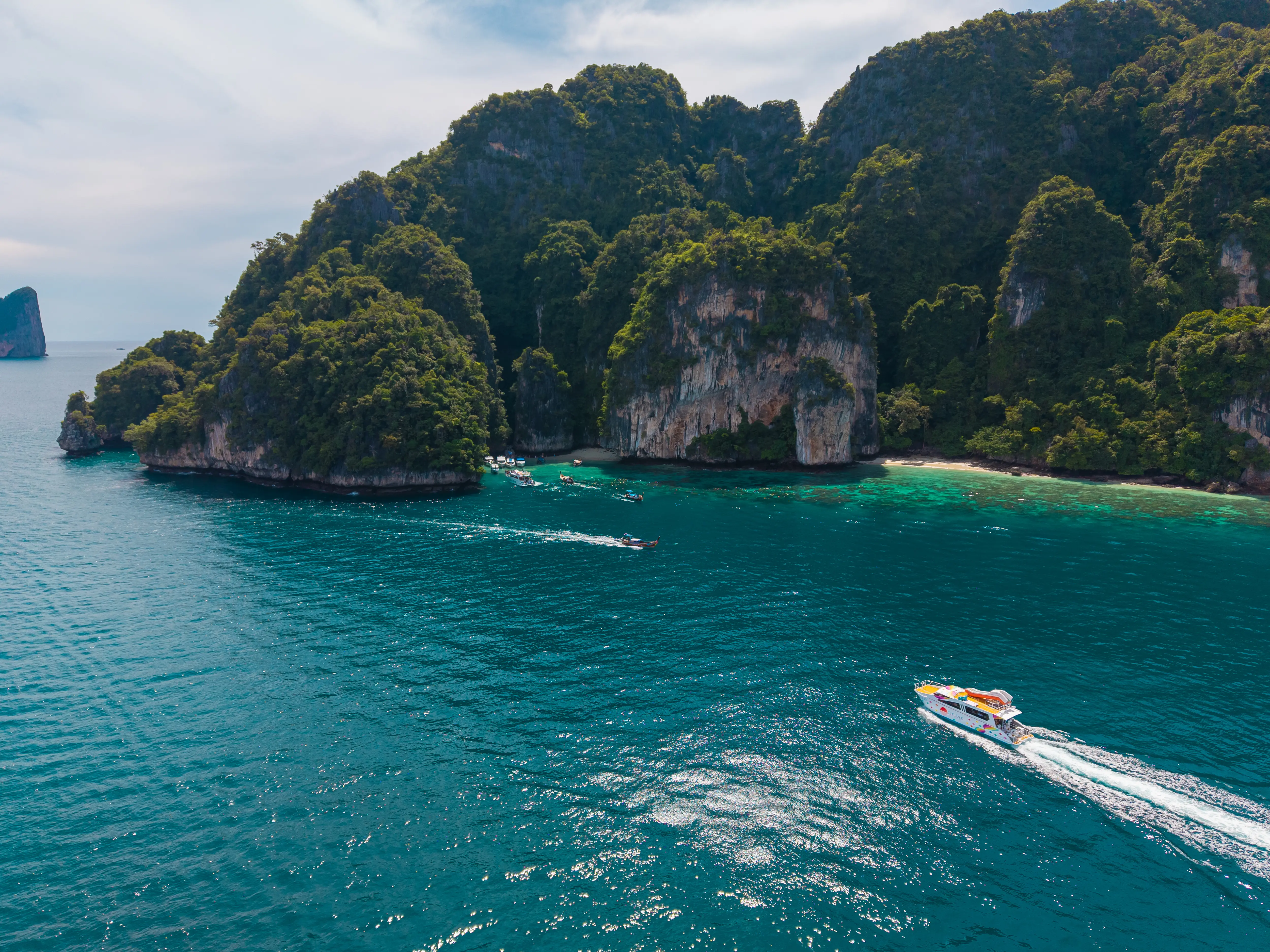 Day Trip Phi Phi, Maya, Khai and Maiton by Speed Catamaran from Phuket in Phuket