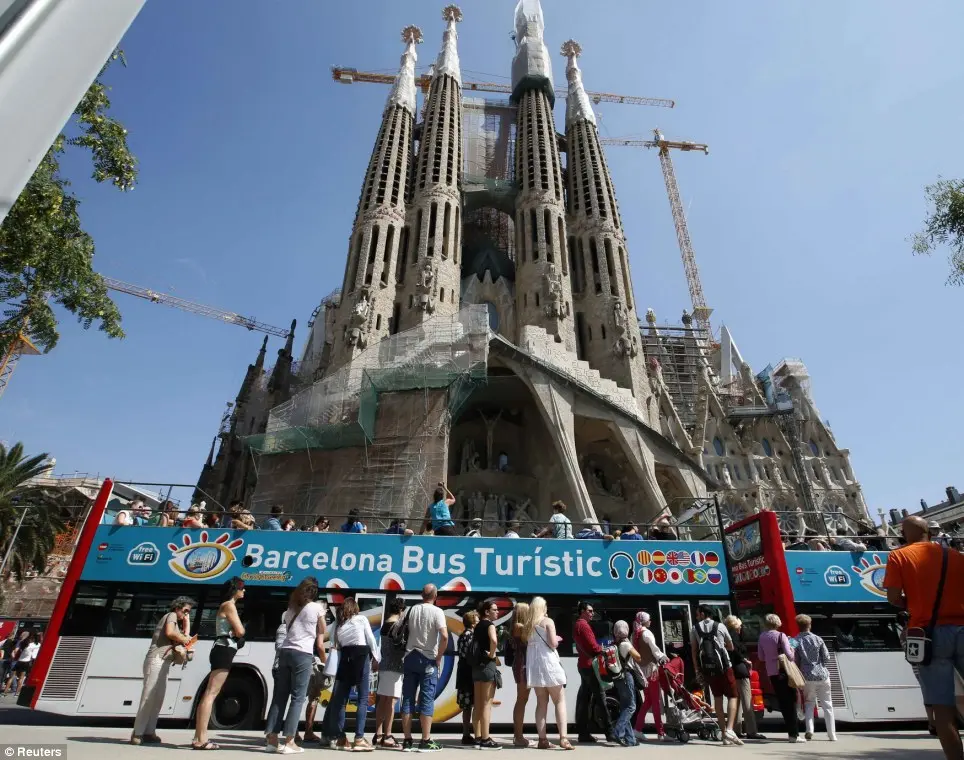 Barcelona Bus Turístic: Hop-on Hop-off Bus Tour in Barcelona