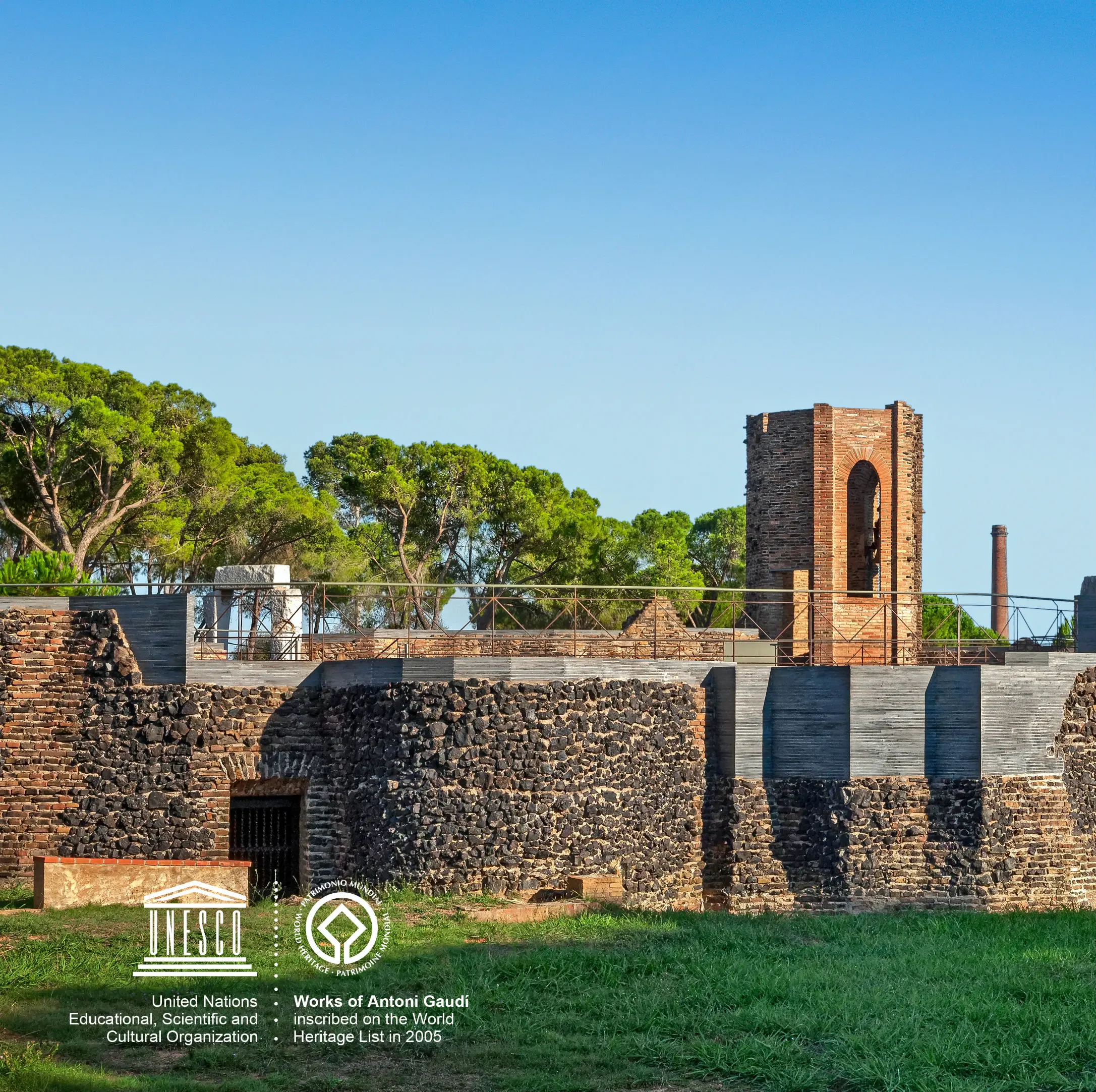 Gaudí's Crypt & Colonia Güell From Barcelona + Audio Guide in Barcelona