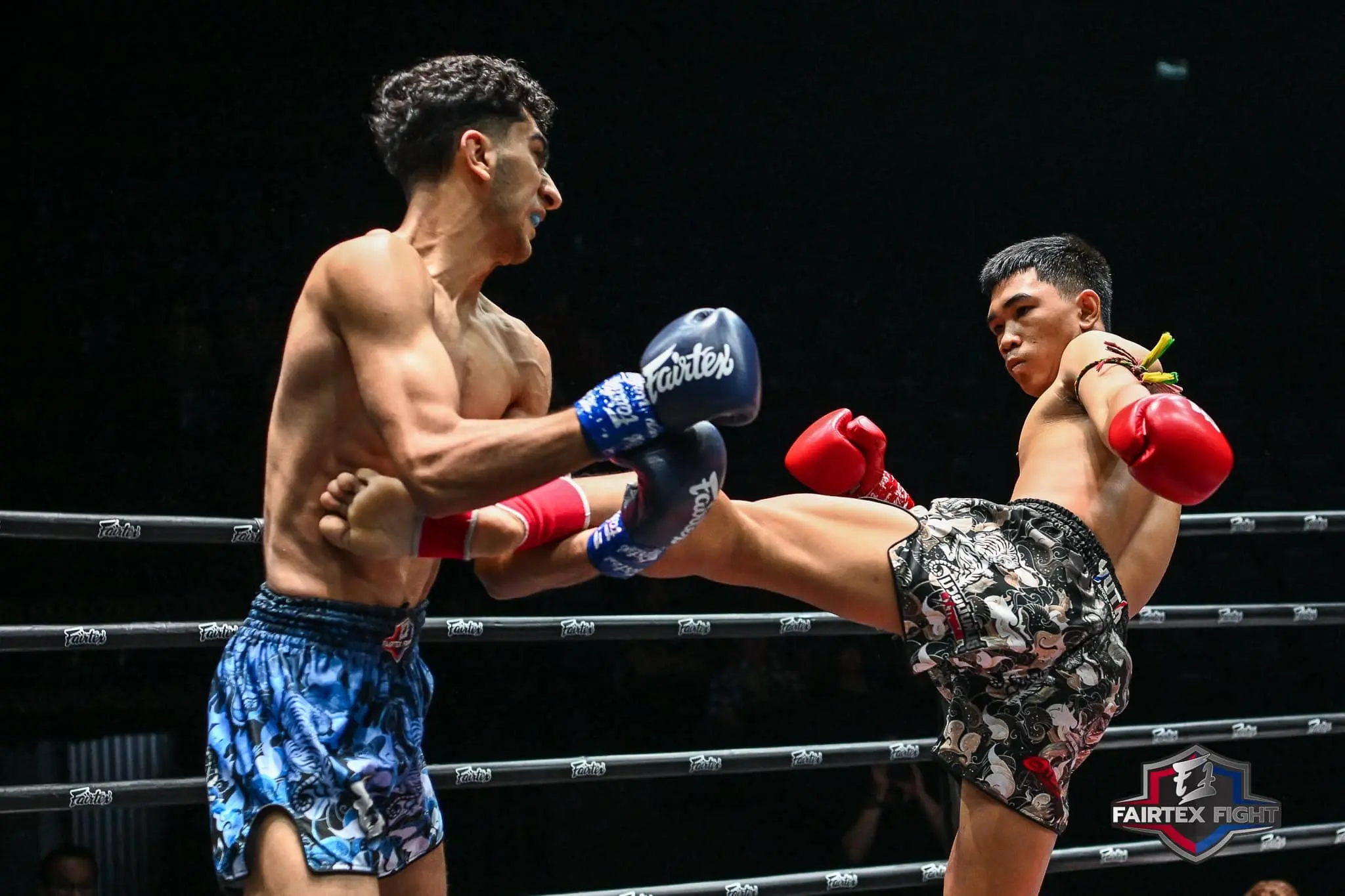 MuayThai Match at Lumpinee Boxing Stadium in Bangkok - Photo 2