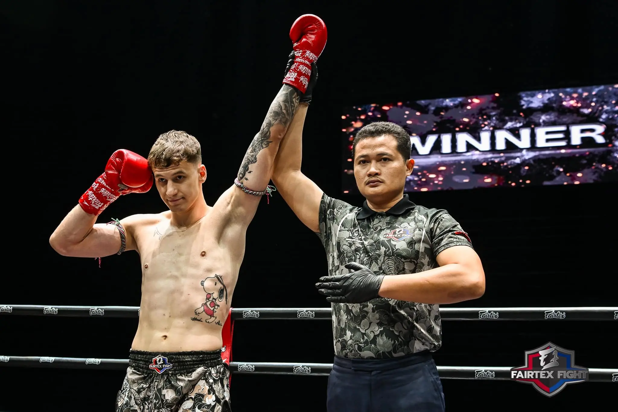MuayThai Match at Lumpinee Boxing Stadium in Bangkok - Photo 4