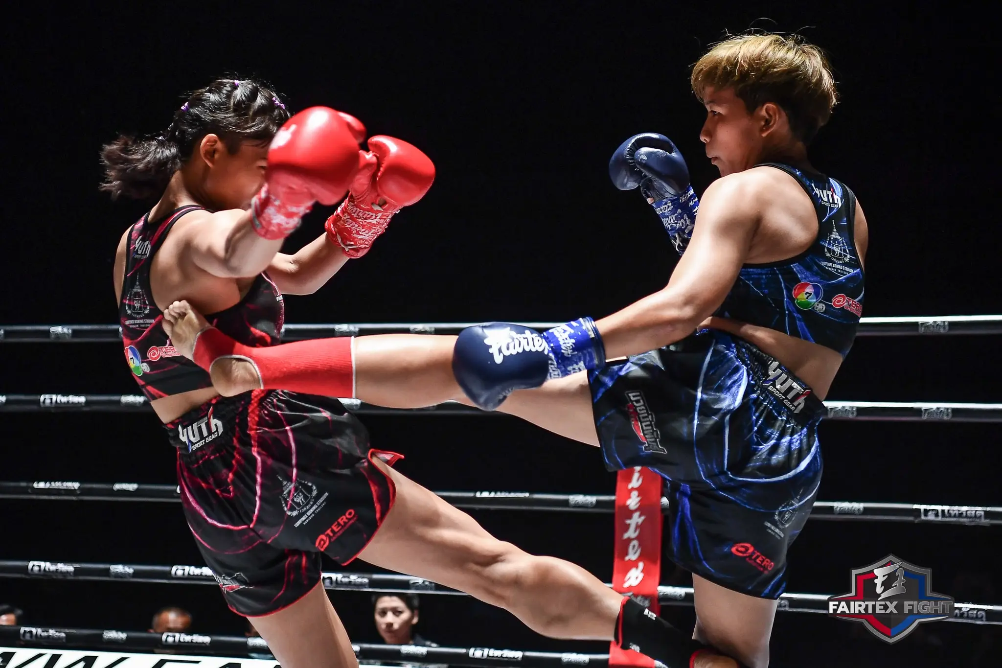 MuayThai Match at Lumpinee Boxing Stadium in Bangkok - Photo 6