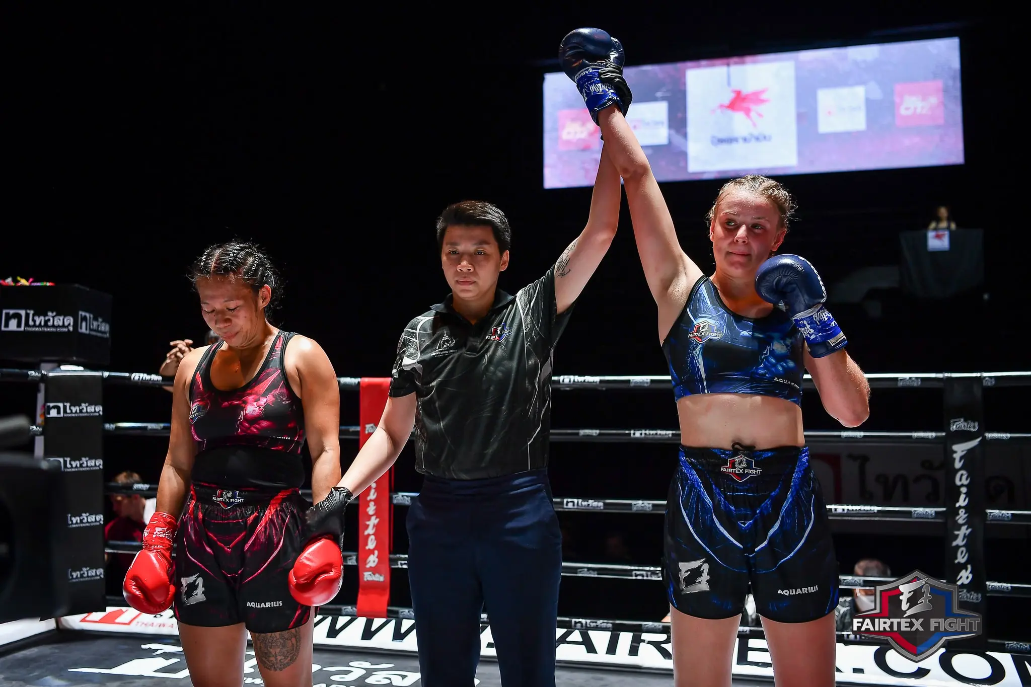 MuayThai Match at Lumpinee Boxing Stadium in Bangkok - Photo 10