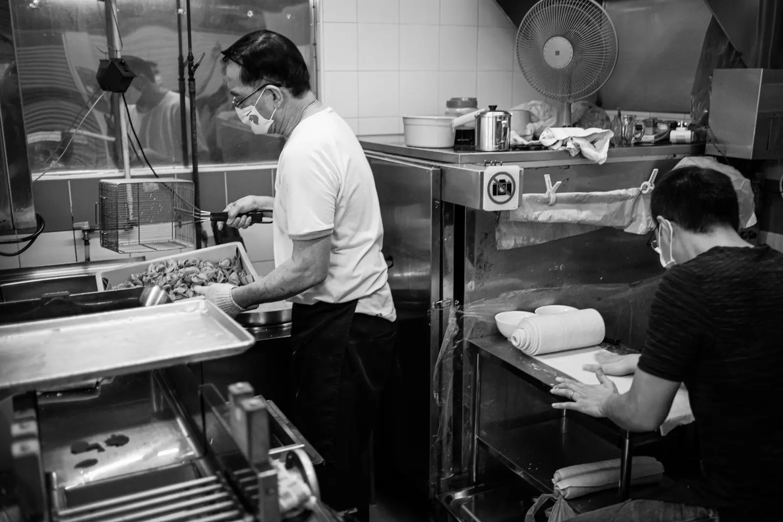 Singapore Food Tours – Chinatown Complex Hawker Center in Singapore - Photo 2
