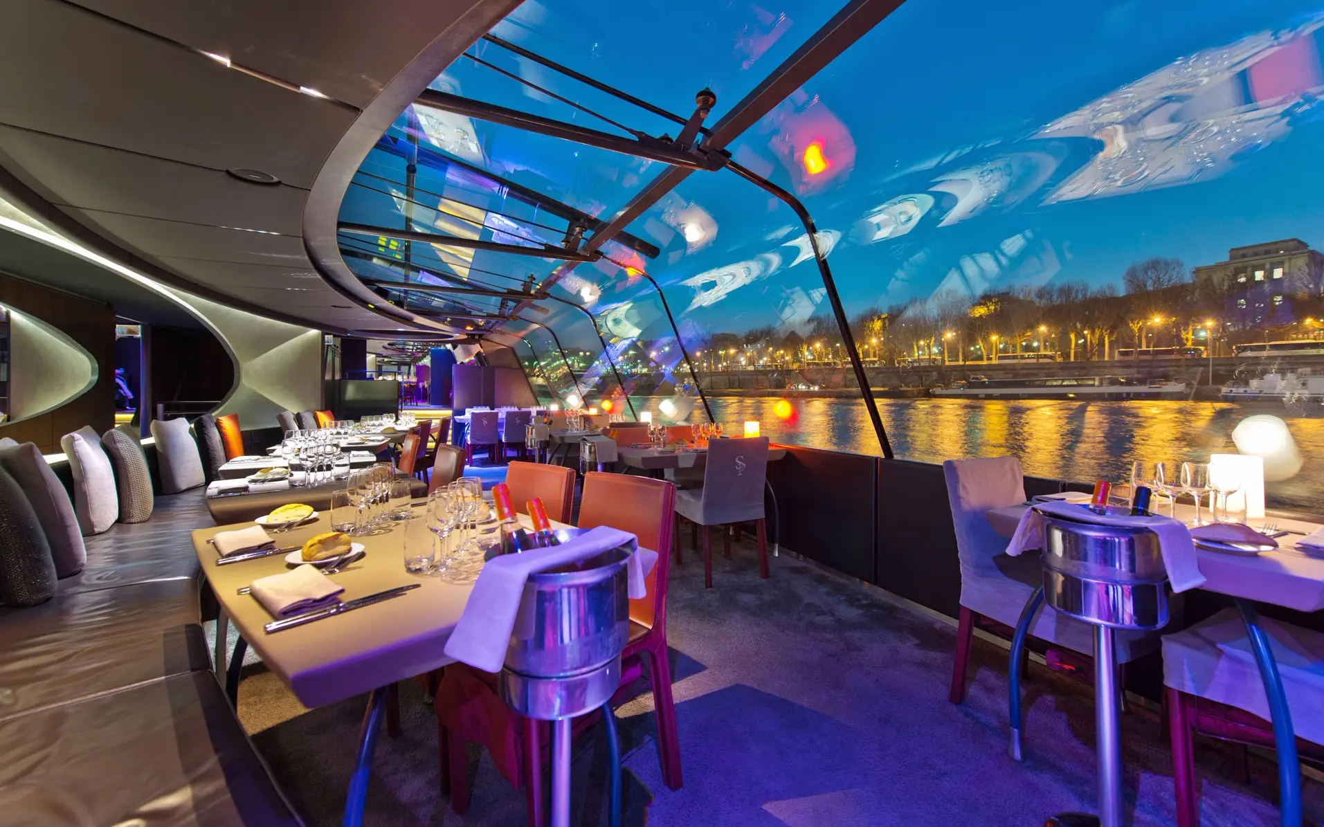 Bateaux Parisiens Seine River Dinner Cruise with French Premium Menu in Paris