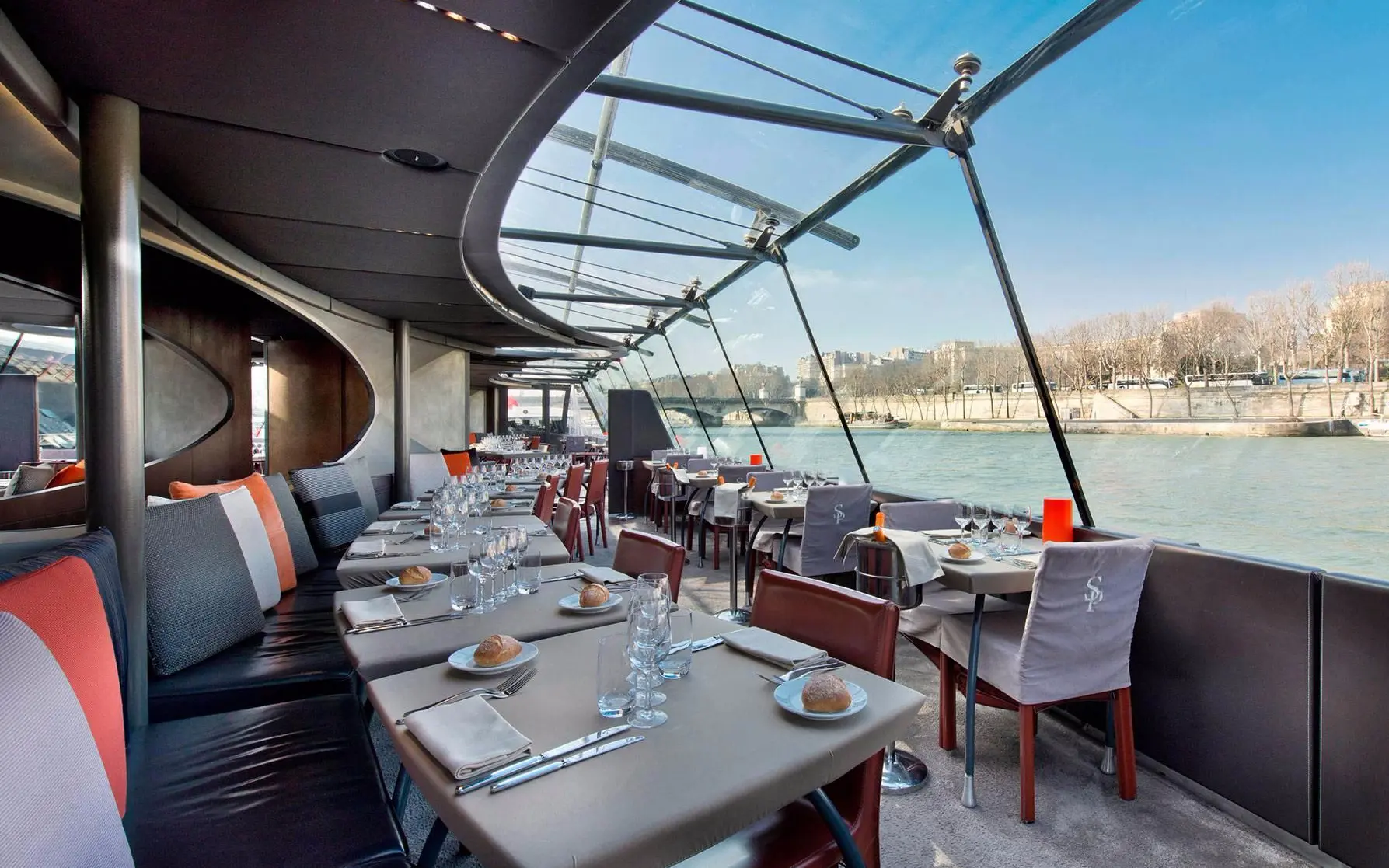 Bateaux Parisiens Seine River Lunch Cruise with French Menu in Paris