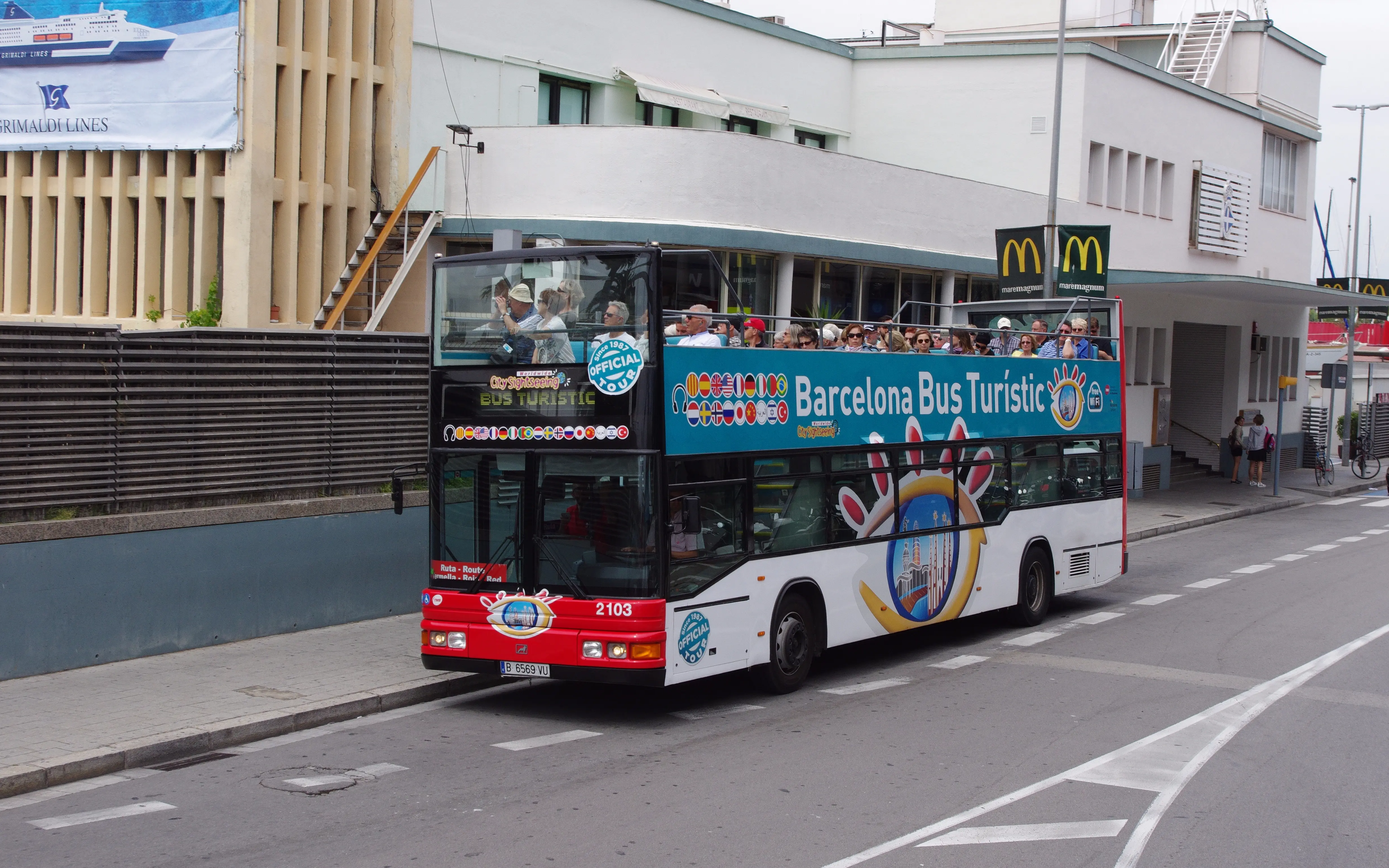 Barcelona Bus Turistic: 1 or 2 Day Hop-On-Hop-Off Tour in Barcelona