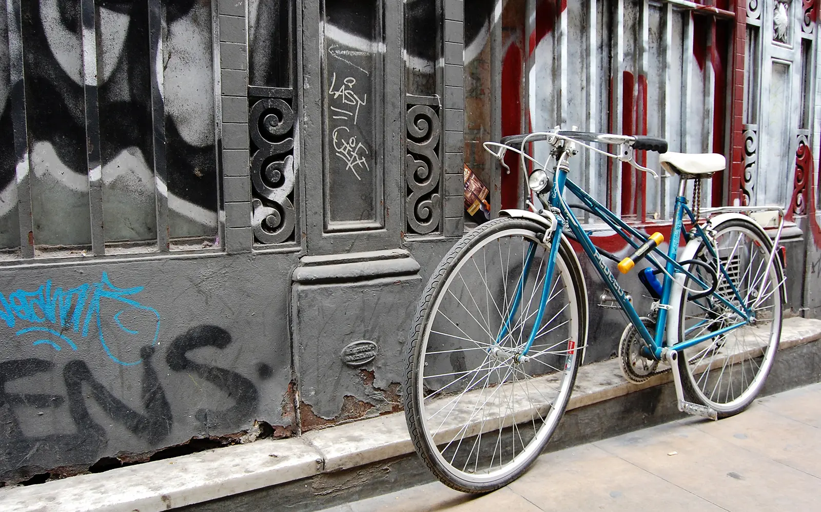 Street Art Tour On a Bicycle in Barcelona