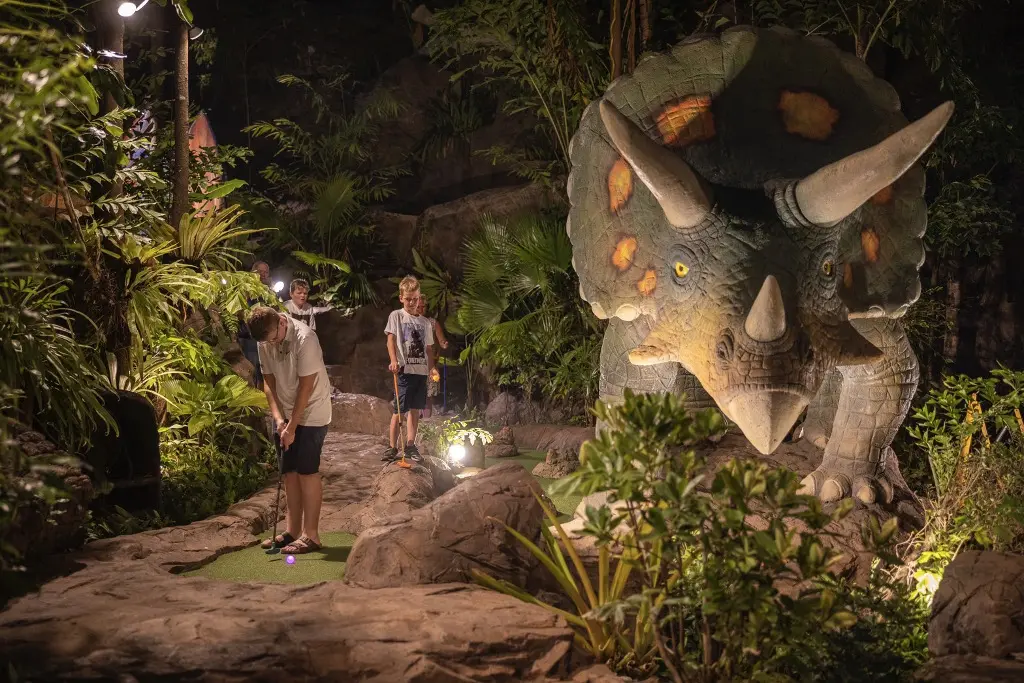 Dino Park Phuket Mini Golf in Phuket - Photo 4