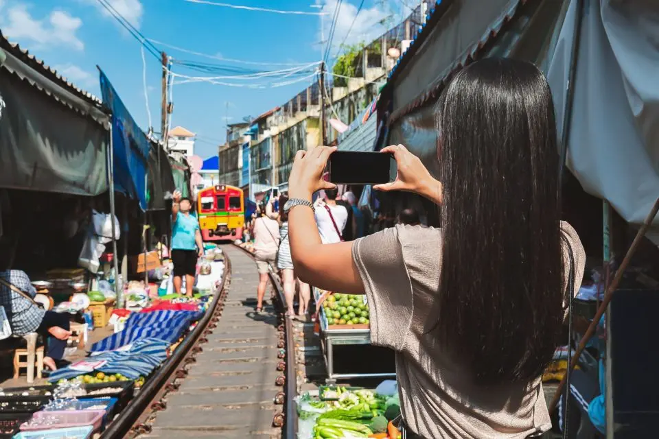 From Bangkok : Meaklong Railway Market and Damnoensaduak Floating Market with English Guide in Bangkok - Photo 2