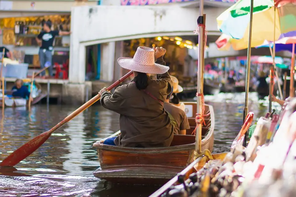 From Bangkok : Meaklong Railway Market and Damnoensaduak Floating Market with English Guide in Bangkok