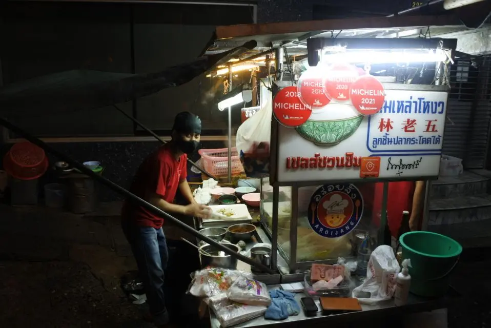 Bangkok: Michelin Guide Street Food Tour by Tuk Tuk with English Guide in Bangkok