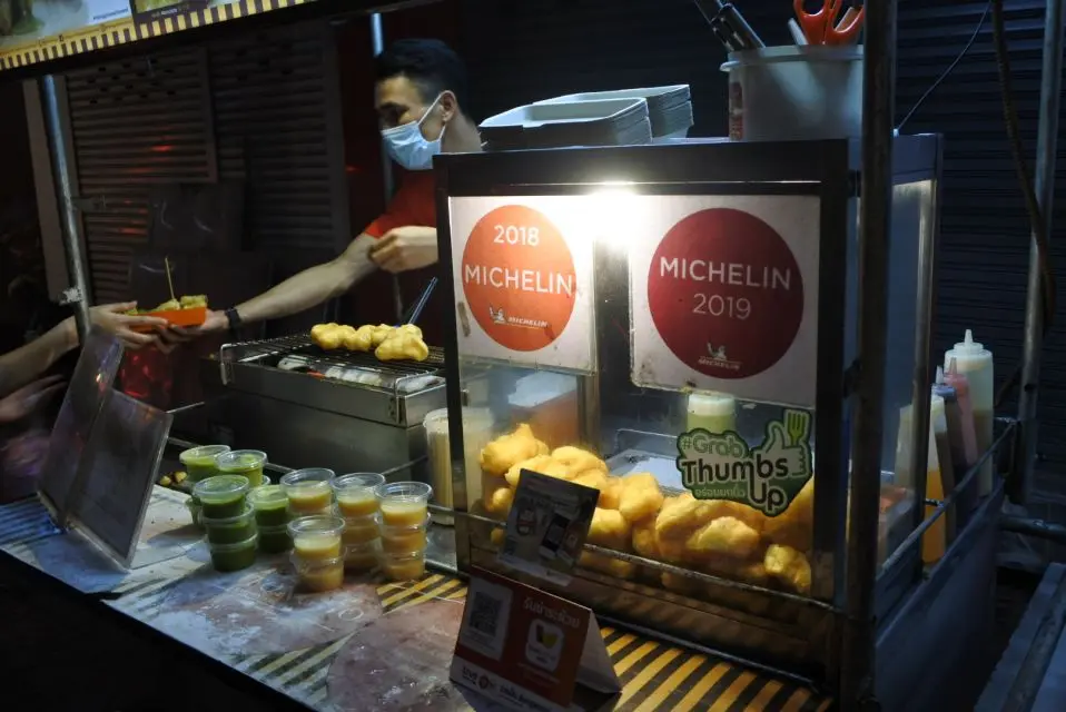 Bangkok: Michelin Guide Street Food Tour by Tuk Tuk with English Guide in Bangkok - Photo 3