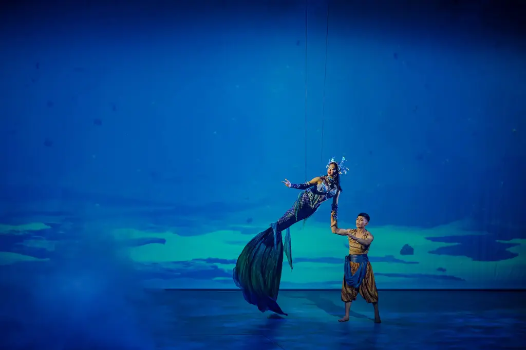 Varuna Underwater Show Package at Taman Safari Bali Varuna Underwater Show Package at Taman Safari Bali in Bali - Photo 3