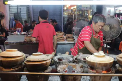 Kuala Lumpur: Urban Charm Evening Food Tour with with 6 Delicious Bites in Kuala Lumpur - Photo 9