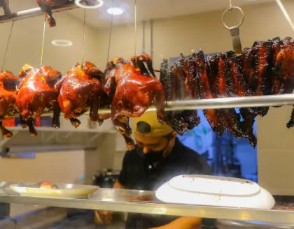 Singapore Foodie Experience with 5 Tastings Private Evening Guided Tour in Singapore
