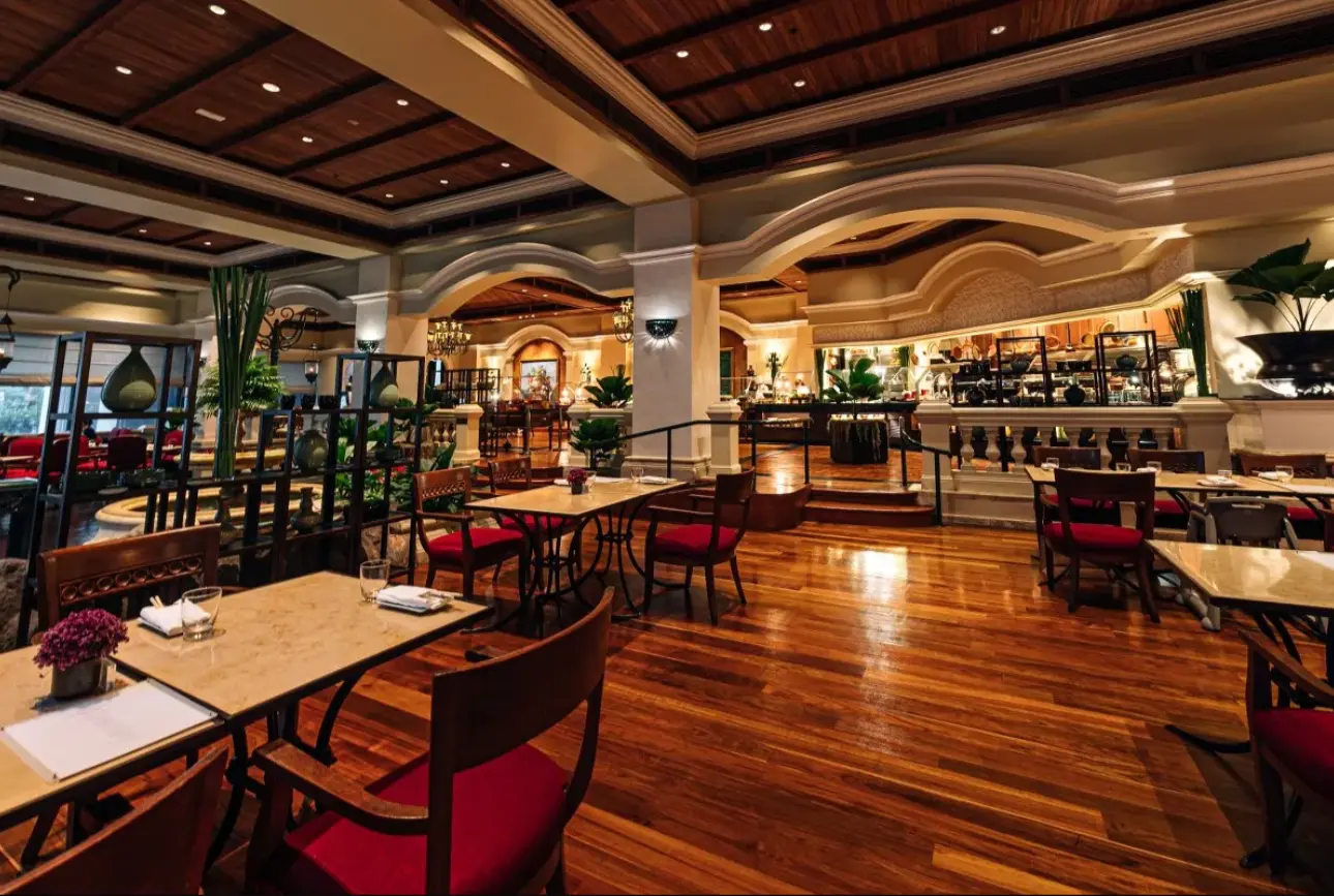 The Dining Room at Grand Hyatt Erawan in Bangkok - Photo 3