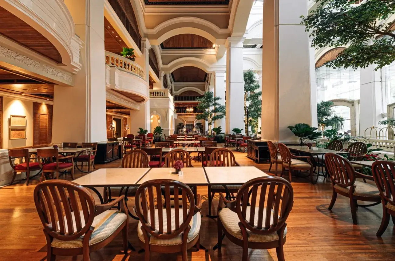 The Dining Room at Grand Hyatt Erawan in Bangkok - Photo 6