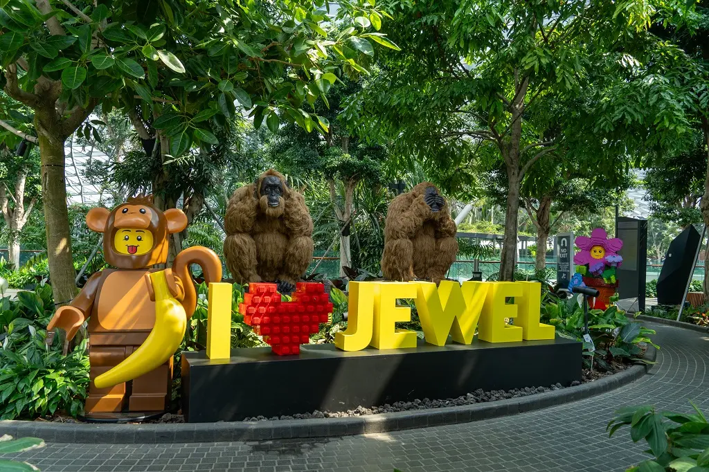 Jewel Changi Airport in Singapore - Photo 4
