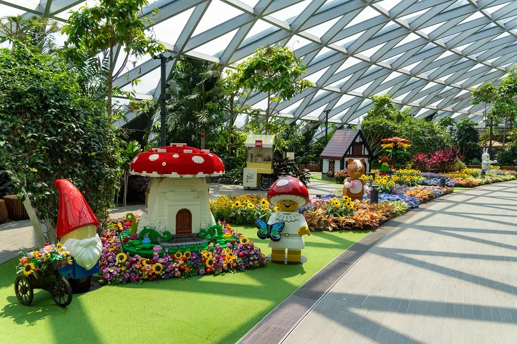 Jewel Changi Airport in Singapore - Photo 7