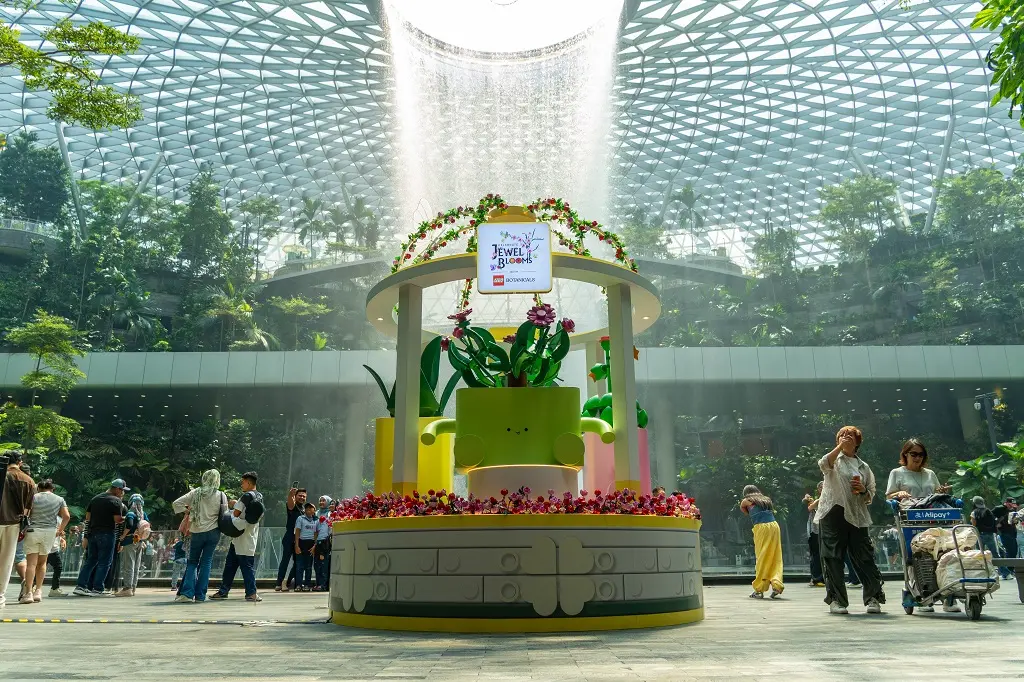Jewel Changi Airport in Singapore - Photo 10