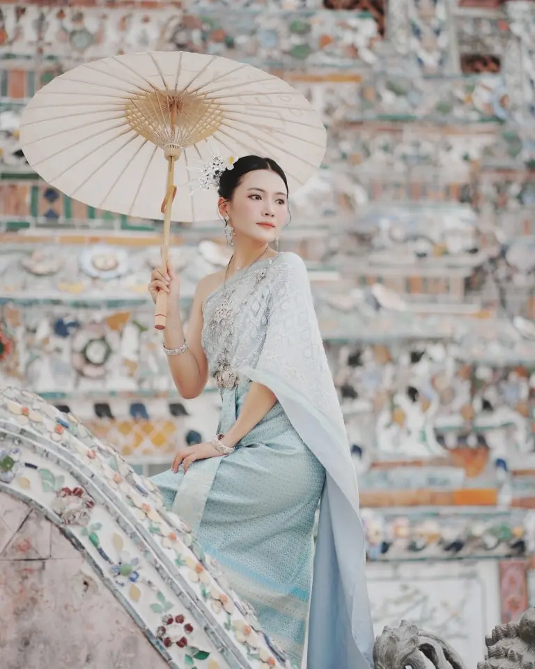 Thai Glam Studio, Thai Costume Rental at Wat Arun in Bangkok - Photo 4
