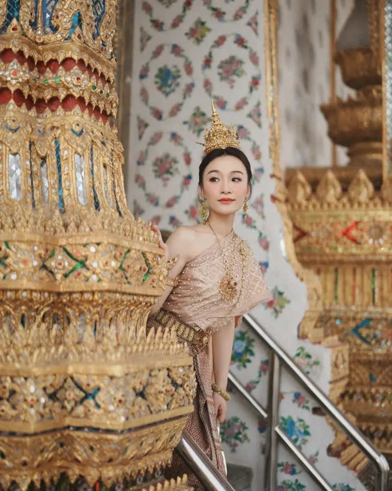 Thai Glam Studio, Thai Costume Rental at Wat Arun in Bangkok - Photo 5