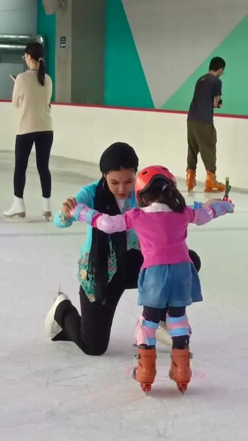 Blue Ice Skating Rink @ Sunway 163 Mall in Kuala Lumpur - Photo 5