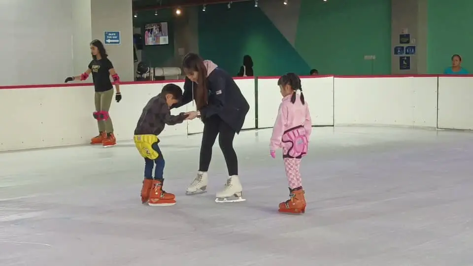 Blue Ice Skating Rink @ Sunway 163 Mall in Kuala Lumpur - Photo 8