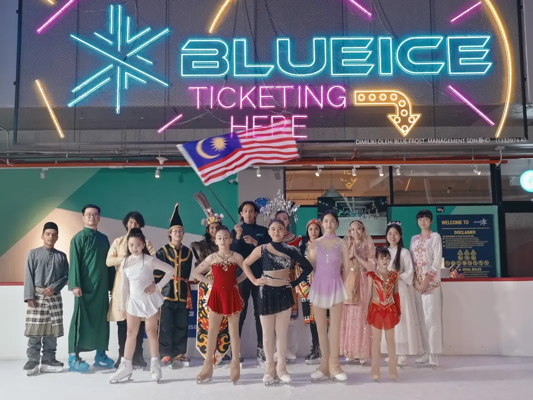 Blue Ice Skating Rink @ Sunway 163 Mall in Kuala Lumpur - Photo 9