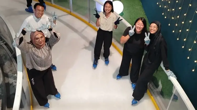 Blue Ice Snow Park @ Pavilion Bukit Jalil Blue Ice Snow Park @ Pavilion Bukit Jalil in Kuala Lumpur - Photo 8
