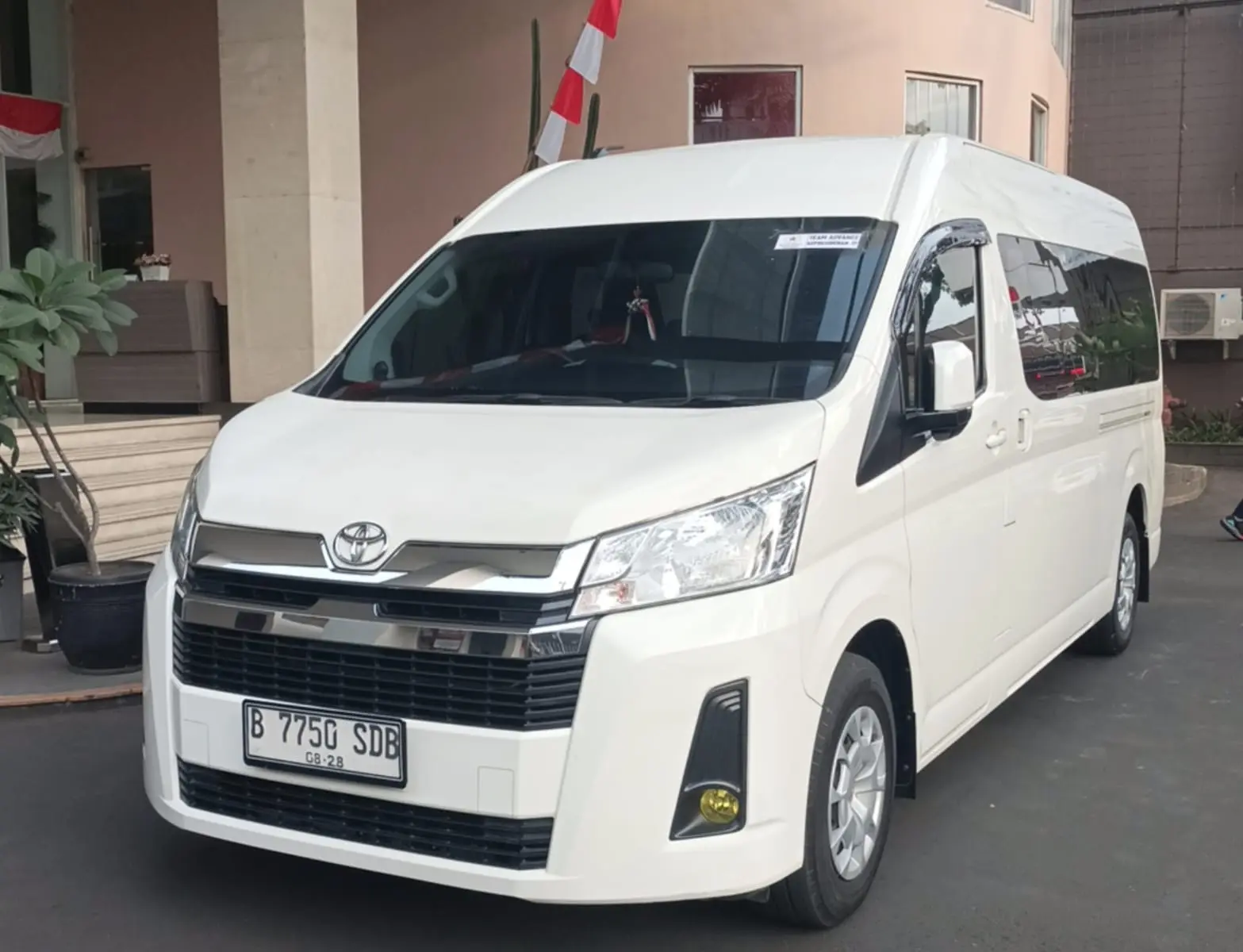 [TICKET] TRANSPORT HIACE PREMIO 14 SEATER JAKARTA-CILETUH  ONEDAY  16 HOURS USE in Jakarta - Photo 2