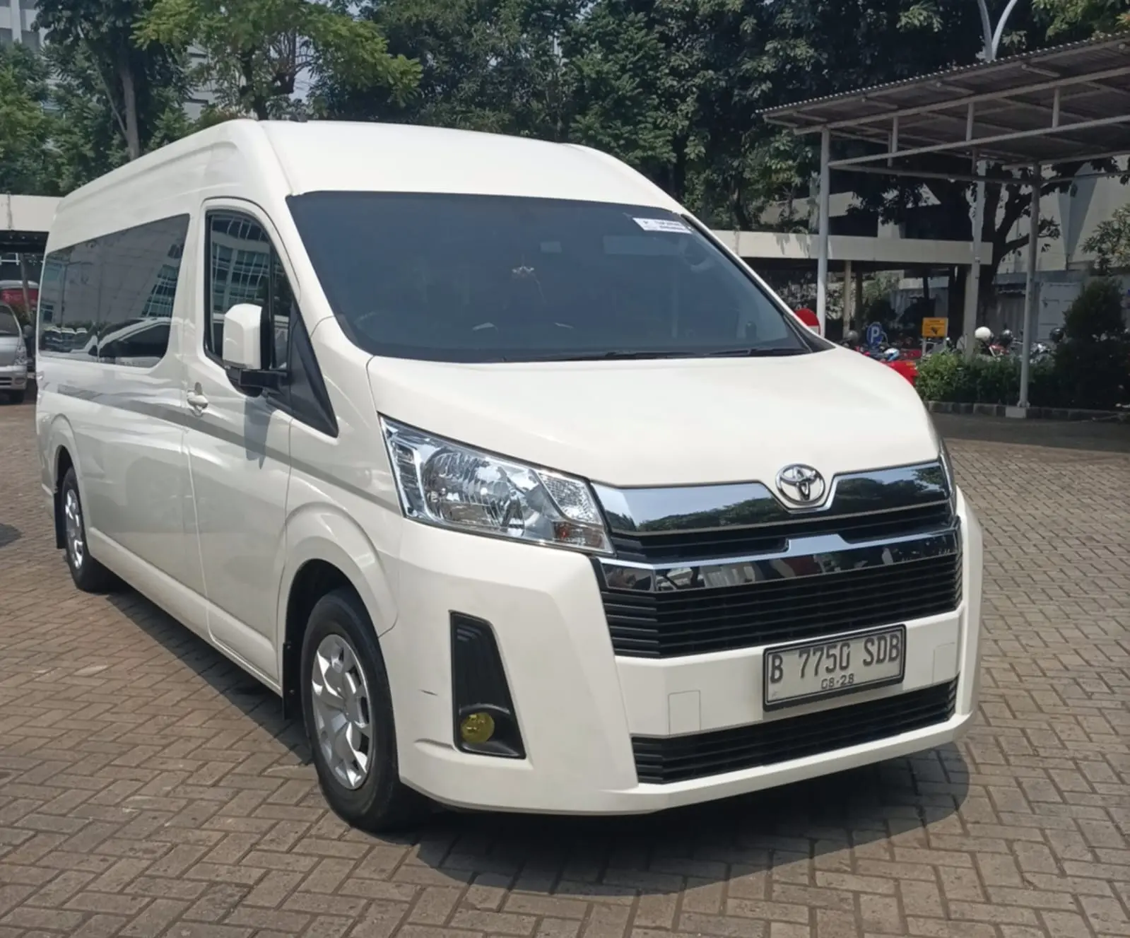 [TICKET] TRANSPORT HIACE PREMIO 14 SEATER JAKARTA-CILETUH  ONEDAY  16 HOURS USE in Jakarta