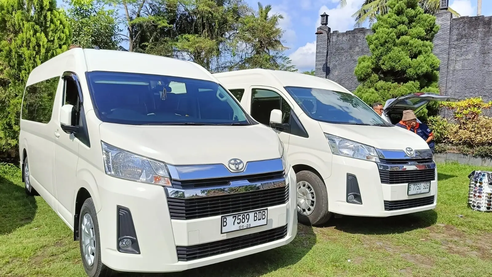 [TICKET] TRANSPORT HIACE PREMIO 14 SEATER JAKARTA-CILETUH  ONEDAY  16 HOURS USE in Jakarta - Photo 3