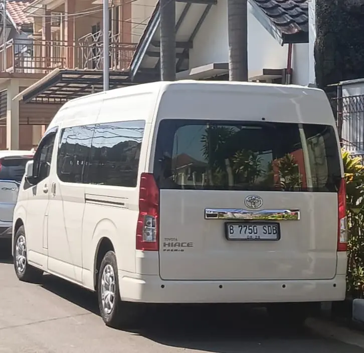[TICKET] TRANSPORT HIACE COMMUTER 14 SEATER JAKARTA-CILETUH  ONEDAY  16 HOURS USE in Jakarta