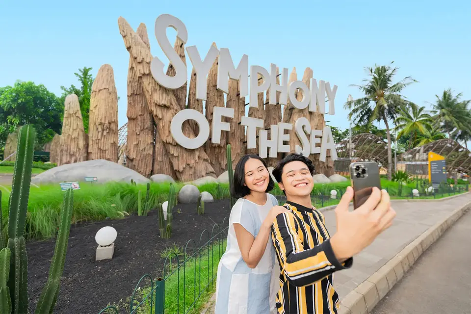 Ancol Entrance Gate in Jakarta