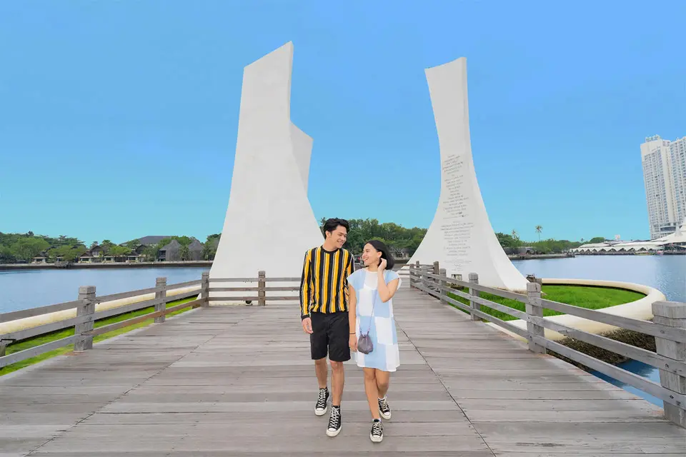 Ancol Entrance Gate in Jakarta - Photo 6