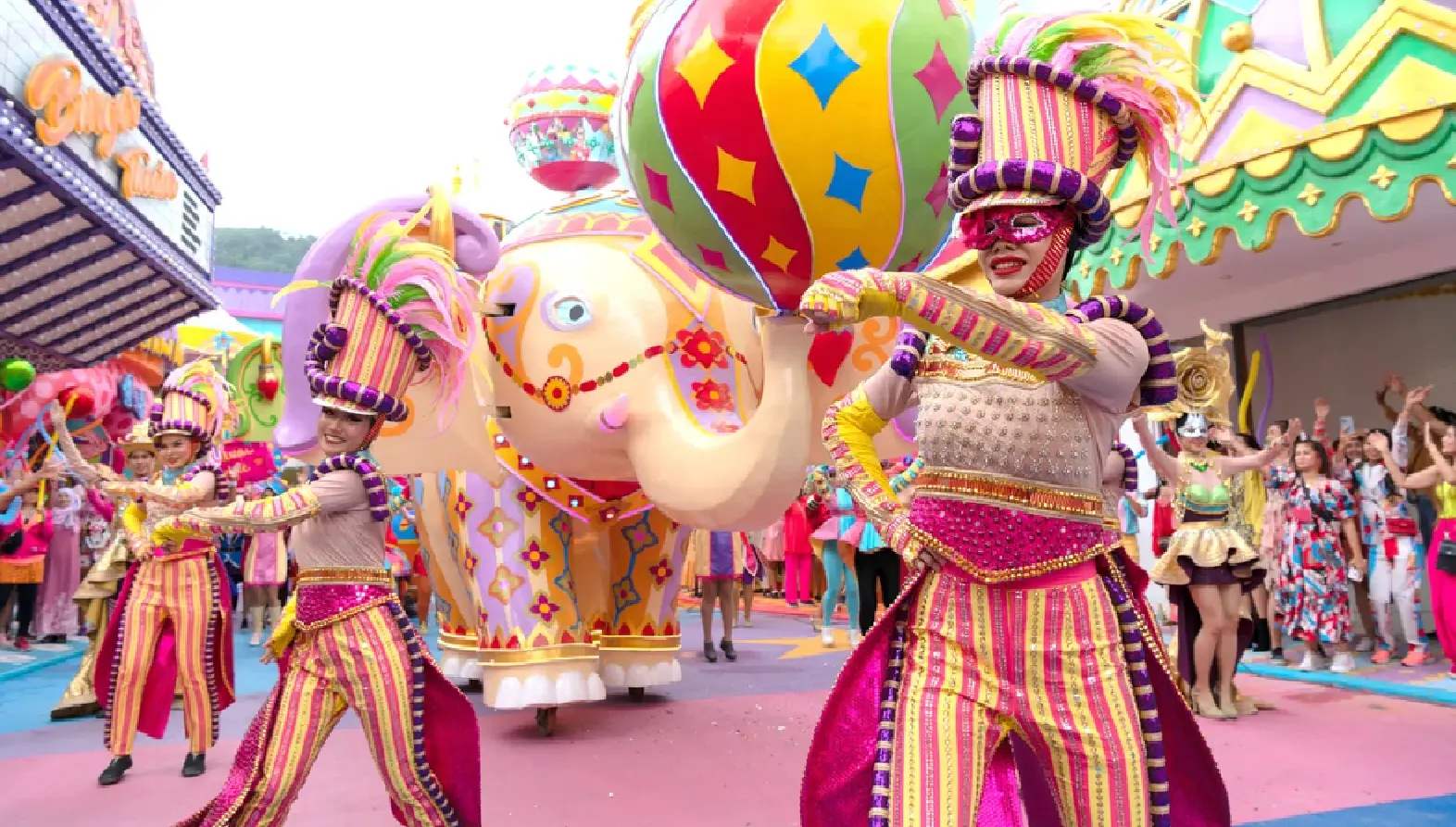 Carnival Magic Phuket in Phuket - Photo 5