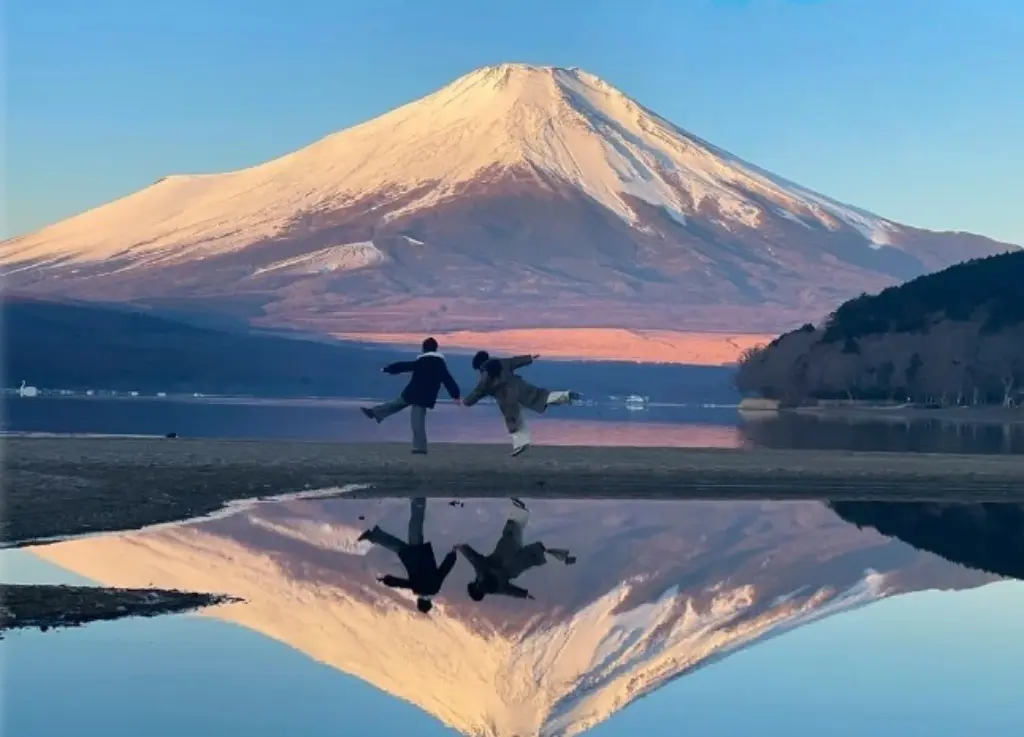 Mt. Fuji Oishi Park & ​​Lake Yamanaka KABA Amphibious Bus Day Tour in Tokyo