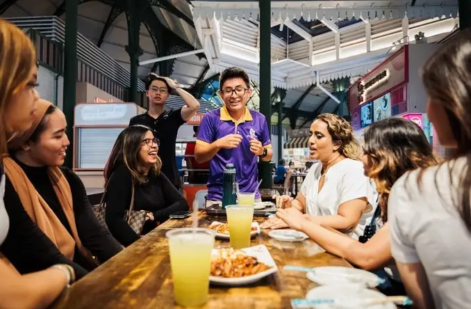 Small Group: Singapore Street Food & Night Tour with 9 tastings in Singapore - Photo 3