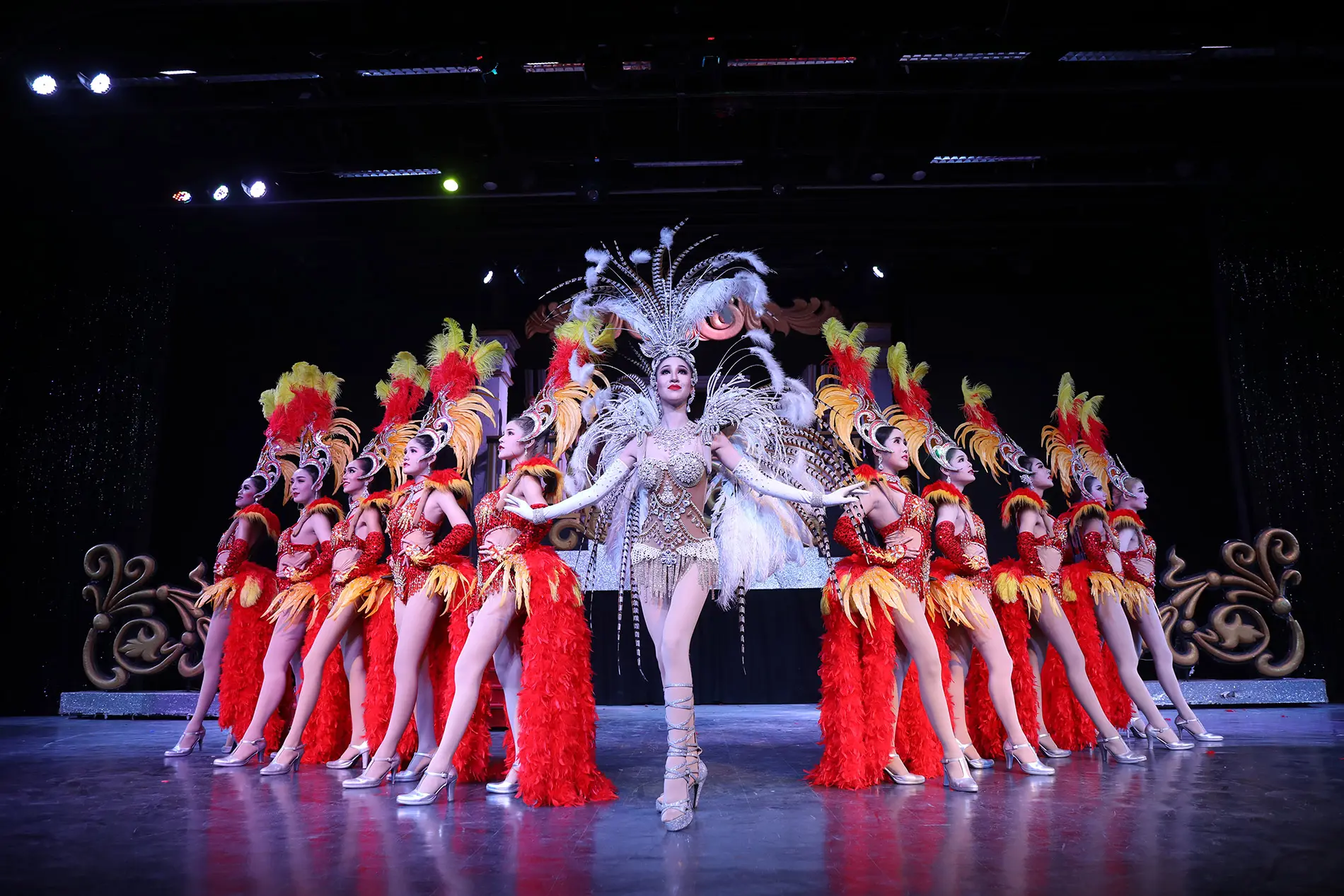 Chiang Mai: Miracle Cabaret Show with Share Transfer in Chiang Mai