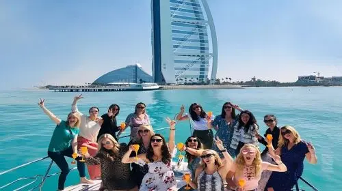[Dubai Luxury Yacht Tour] Luxury Yacht Tour/Palm Island Tour/Soft Drinks and Meals Provided/Morning Light Tour/Romantic Sunset/ Sailing Night Light Transport Passes in Dubai