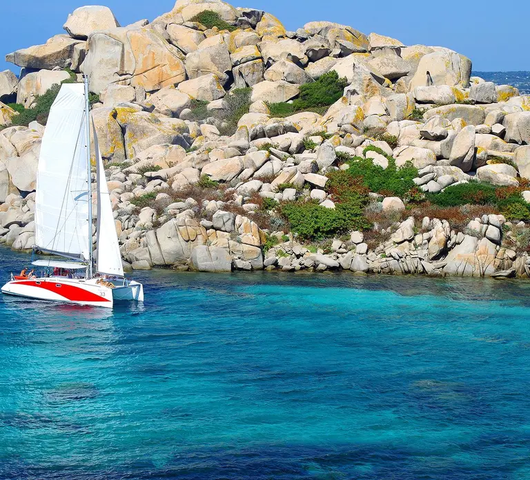Bonifacio: Catamaran trip with snorkeling at the Lavezzi Islands in Paris