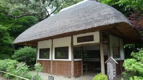 Koishikawa Korakuen Garden in Tokyo - Photo 9