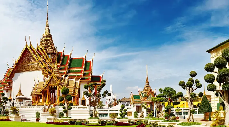 3 iconic temples tours : Join Tour: Grand Palace + Wat Arun + Tha Maharaj + Wat Paknam 3 iconic temples tours : Join Tour: Grand Palace + Wat Arun + Tha Maharaj + Wat Paknam in Bangkok - Photo 5