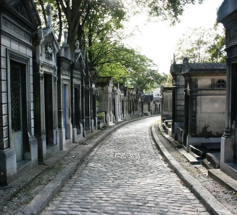 Paris: Sewer Museum & Père Lachaise Cemetery Private Tour in Paris